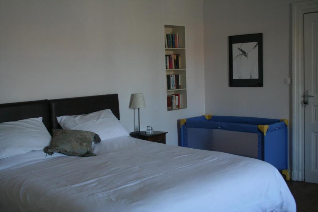 Le Voltaire Bed & Breakfast Airvault Phòng bức ảnh