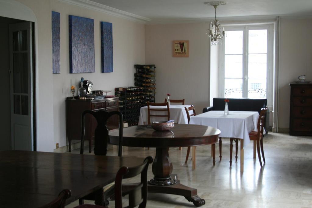 Le Voltaire Bed & Breakfast Airvault Ngoại thất bức ảnh