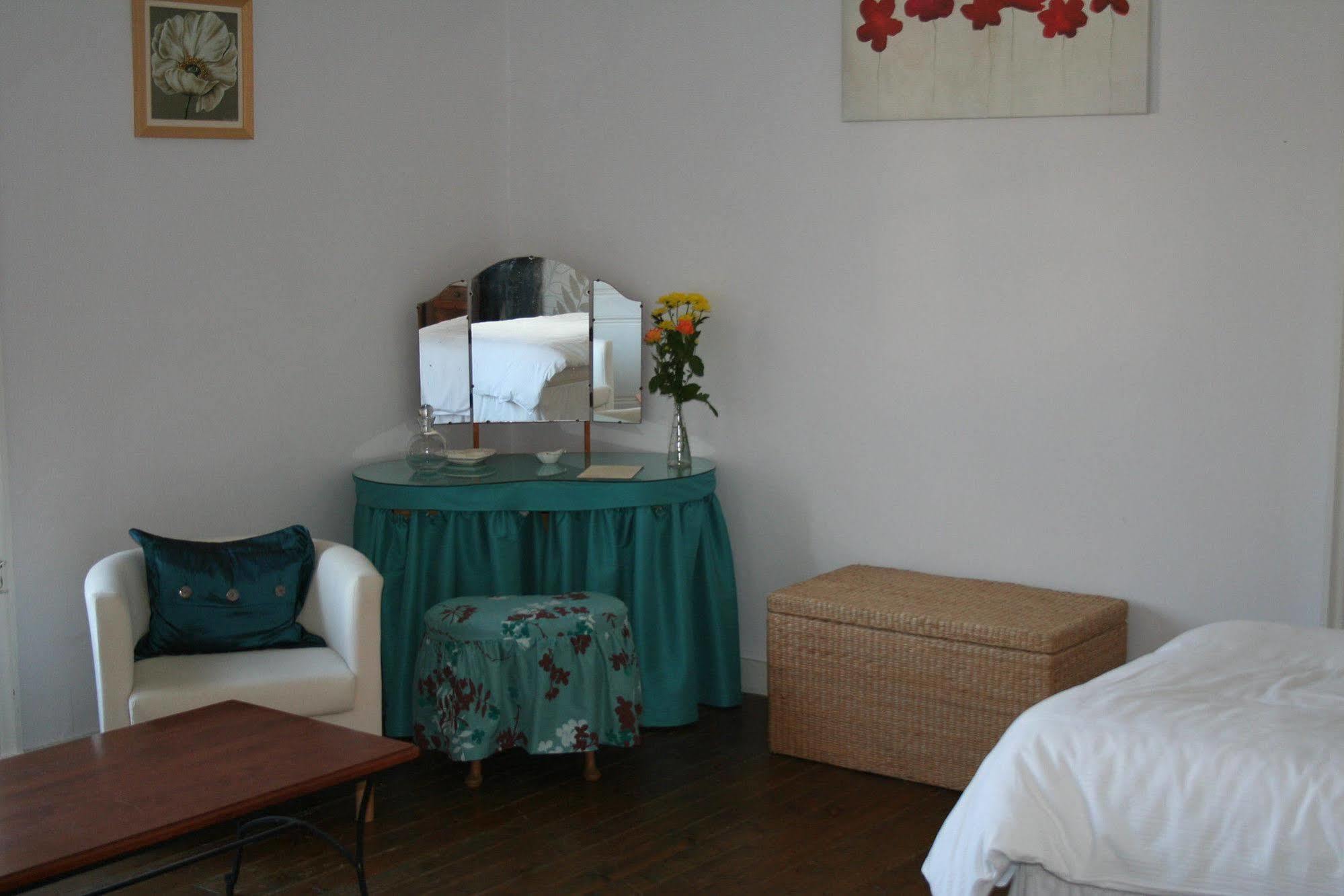 Le Voltaire Bed & Breakfast Airvault Ngoại thất bức ảnh