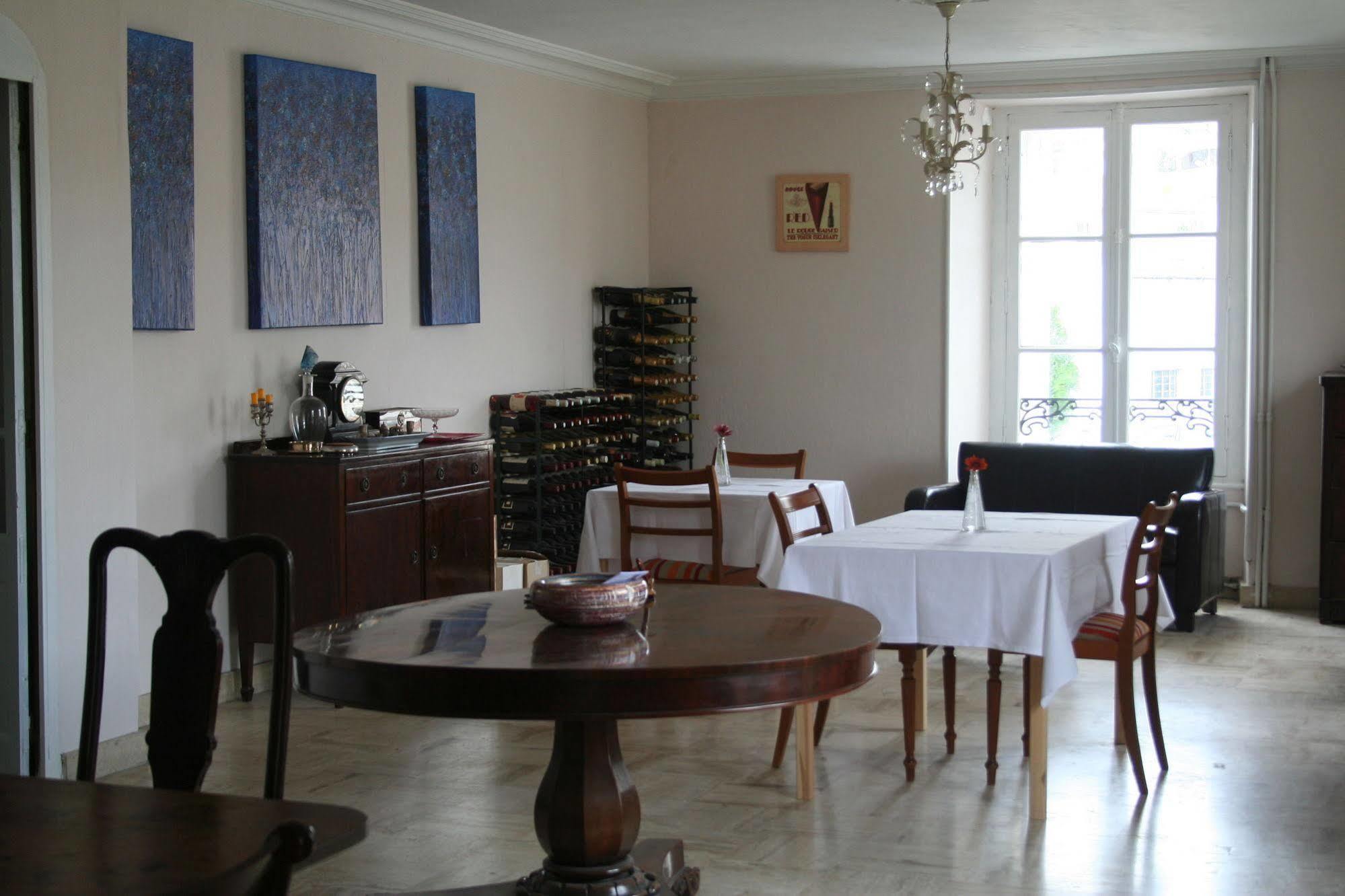 Le Voltaire Bed & Breakfast Airvault Ngoại thất bức ảnh